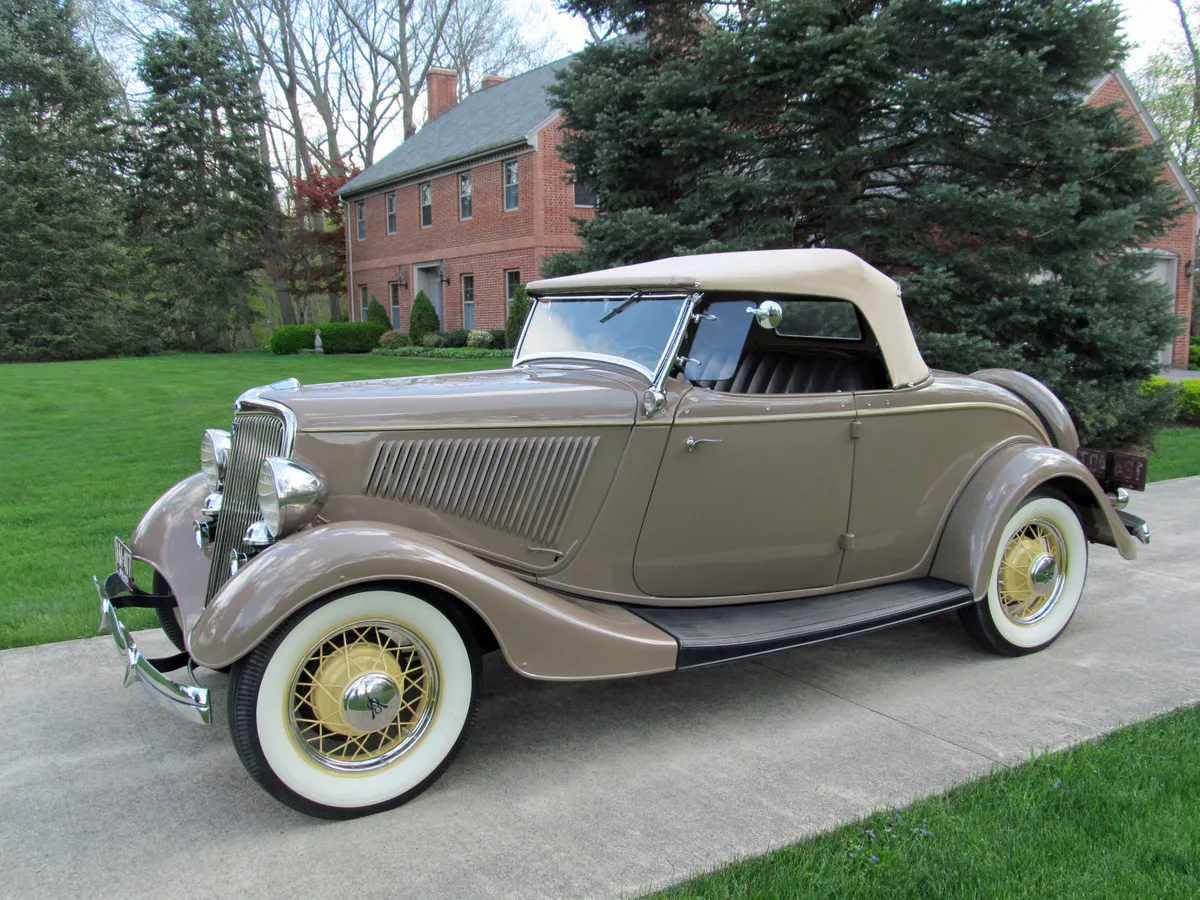 1934 Ford Deluxe V-8 Roadster Convertible With Rumble Seat