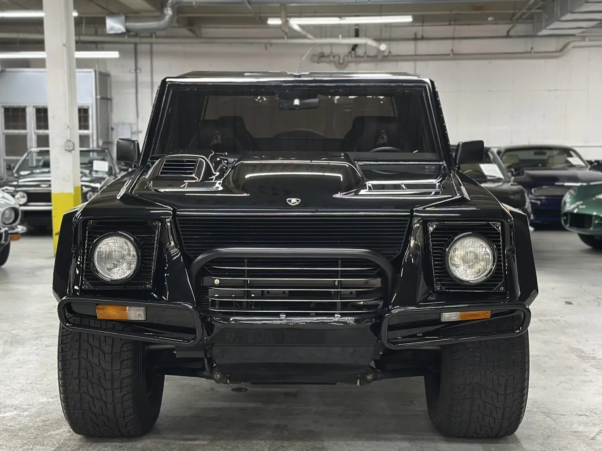 Lamborghini LM002