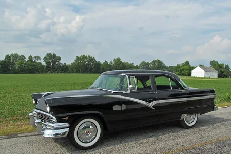 1962 Ford Fairlane 1/25 Scale Built Model Car 2 Door Hardtop - Thingery