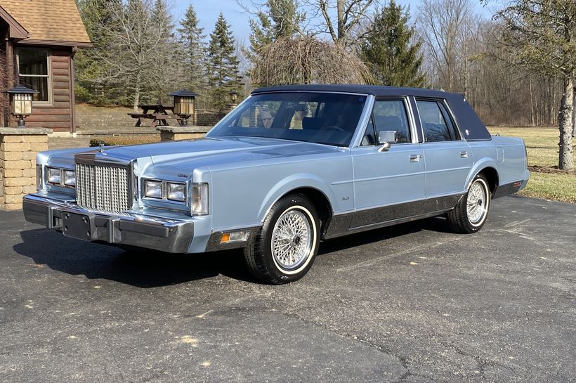 1987 Lincoln Town Car Signature Series New Middletown, Ohio | Hemmings