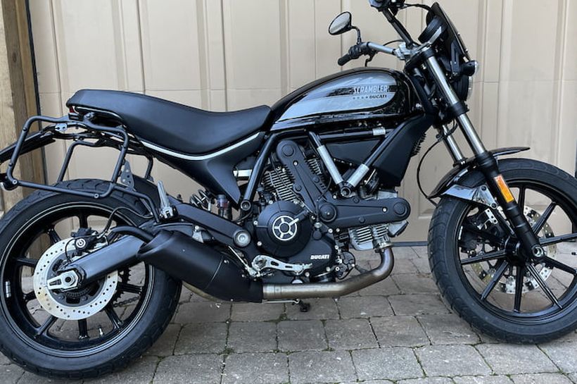 ducati sixty2 black