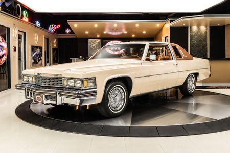 Clássicos: Cadillac DeVille, um cupê de 2 toneladas com motor de 8