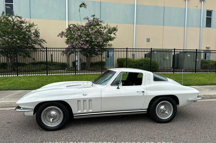 1965 Chevrolet Corvette 194375S100845 White Black