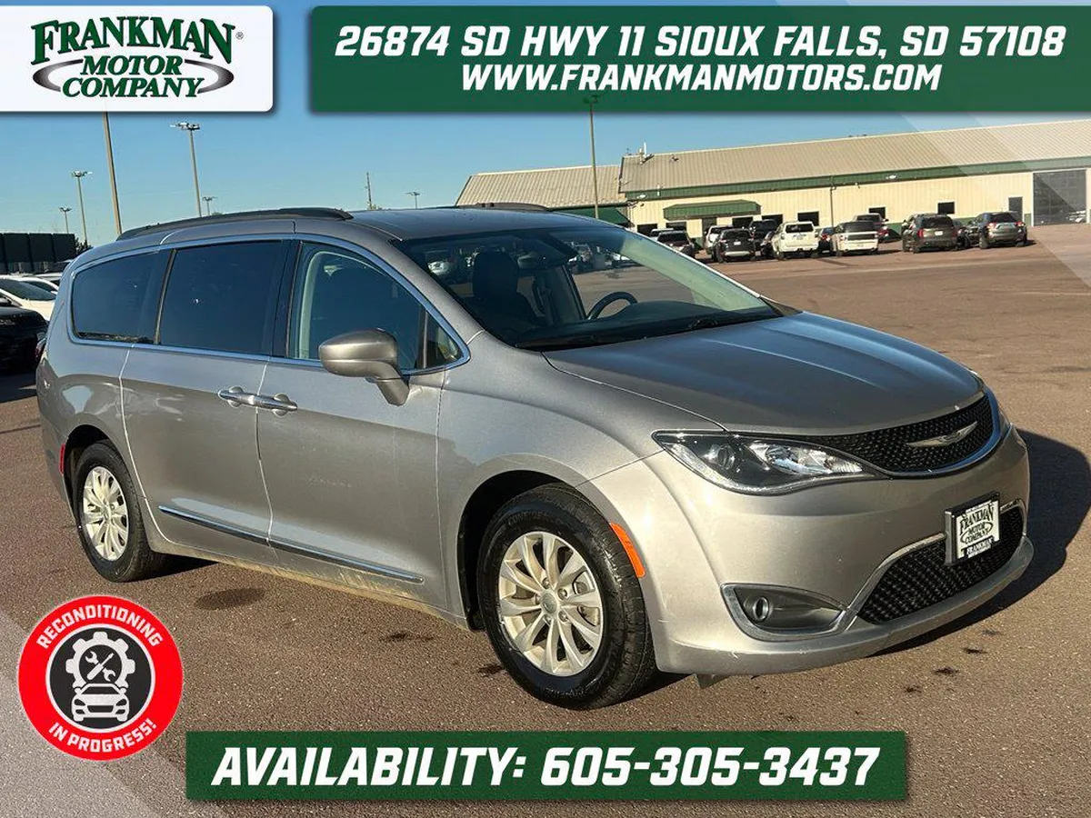 2017 Chrysler Pacifica 4D Passenger Van