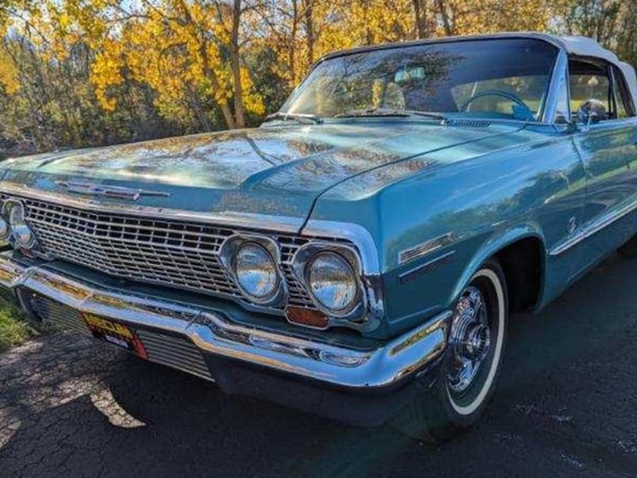 This 1961 Chevrolet Impala Convertible Is Aqua Awesome