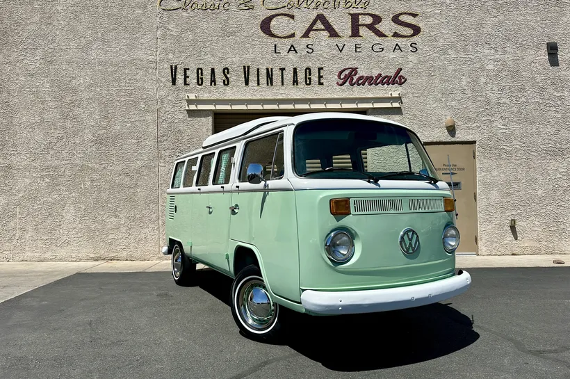CARAVAN【希少】Vintage 1970年代 1992 Volkswagen Kombi 13 Window Camper Van Las Vegas, Nevada