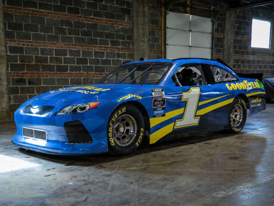 Toyota Camry da Nascar com 709 cv é colocado à venda nos EUA