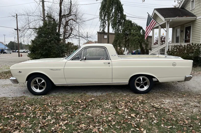 1966 Ford Ranchero V8, FACTORY AC, BUCKET SEATS Milford, Ohio | Hemmings