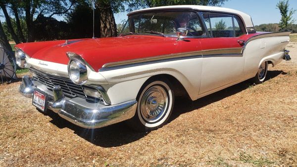 1957 Ford Skyliner