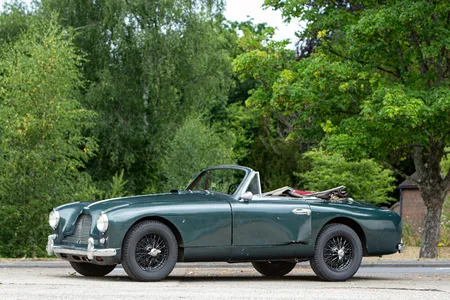 Matrix MX40108-042 Aston Martin DB2-4 FHC Notchback red / creme 1955 1/43