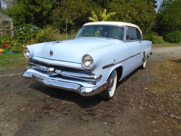 1953 Ford Victoria