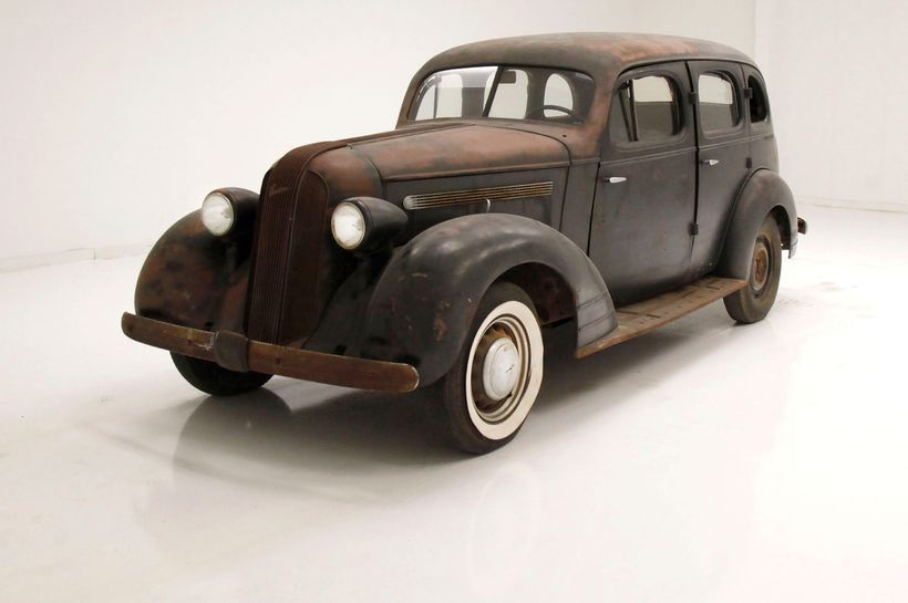 1935 Pontiac  6-63369 Black Brown