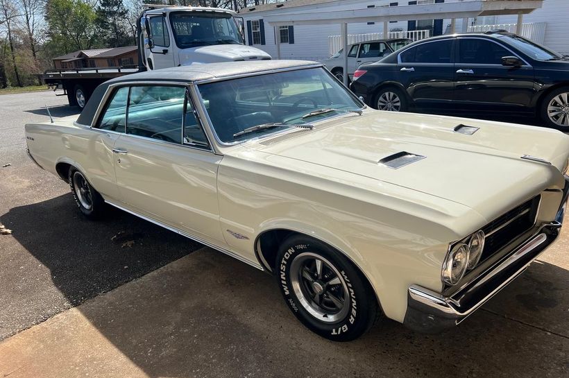 1964 Pontiac Gto COUPE VINYL TOP MILFORD, Ohio | Hemmings