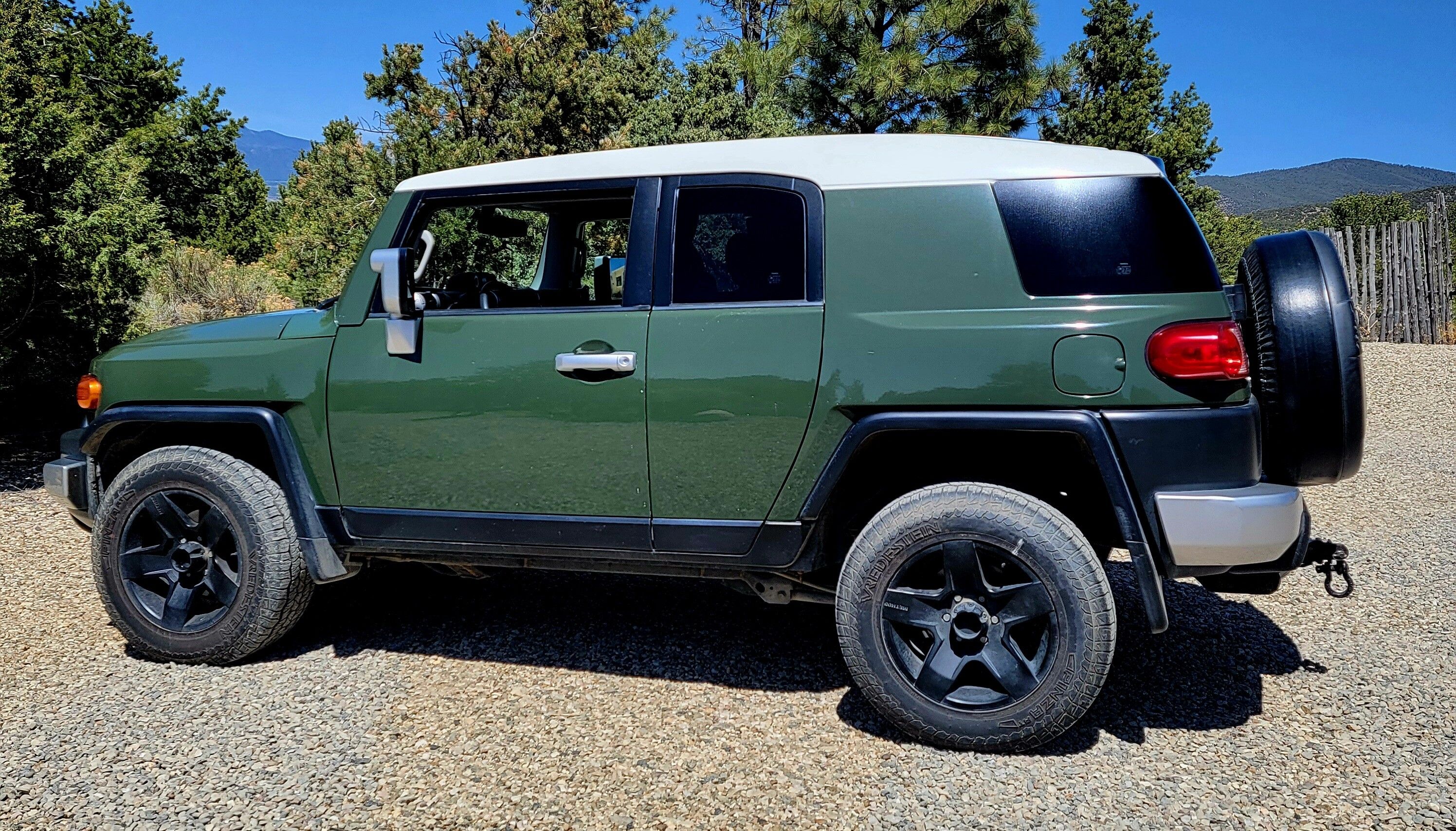 2011 Toyota FJ Cruiser Base Model