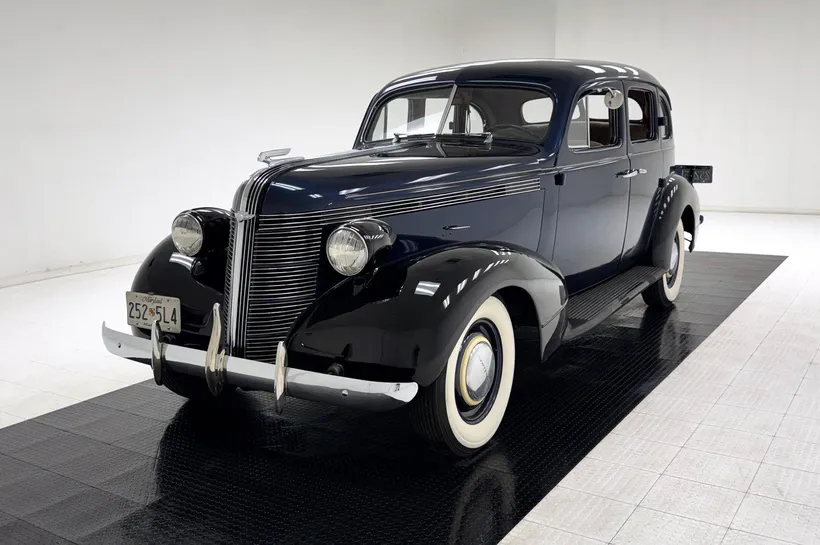 ヴィル・ド・セダン 銀メダル 1937年 1937 Pontiac DeLuxe 4 Door Sedan Morgantown, Pennsylvania | Hemmings