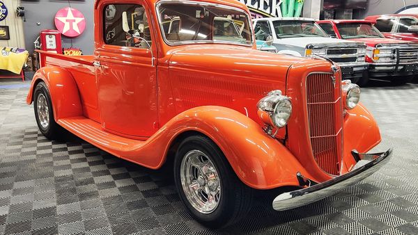 1935 Ford Custom