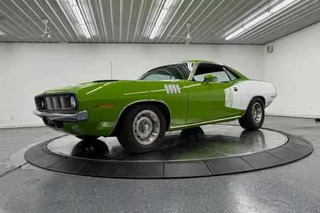 A 1969 Plymouth Barracuda Sheds The Slant Six for Gen III Hemi