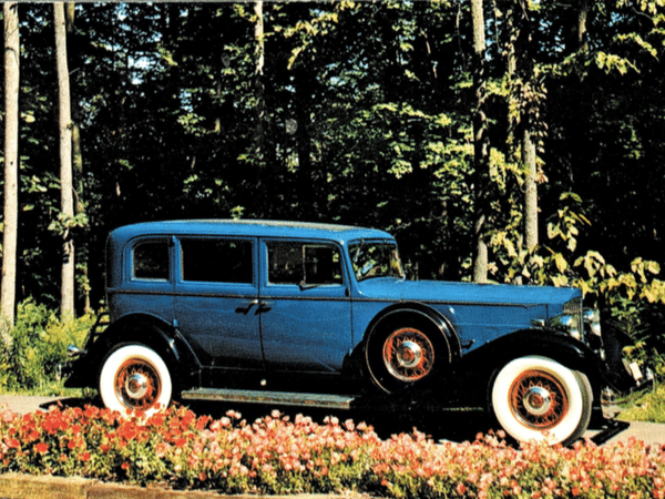 1933 V-12 Sedan & 1933 Super 8 Roadster