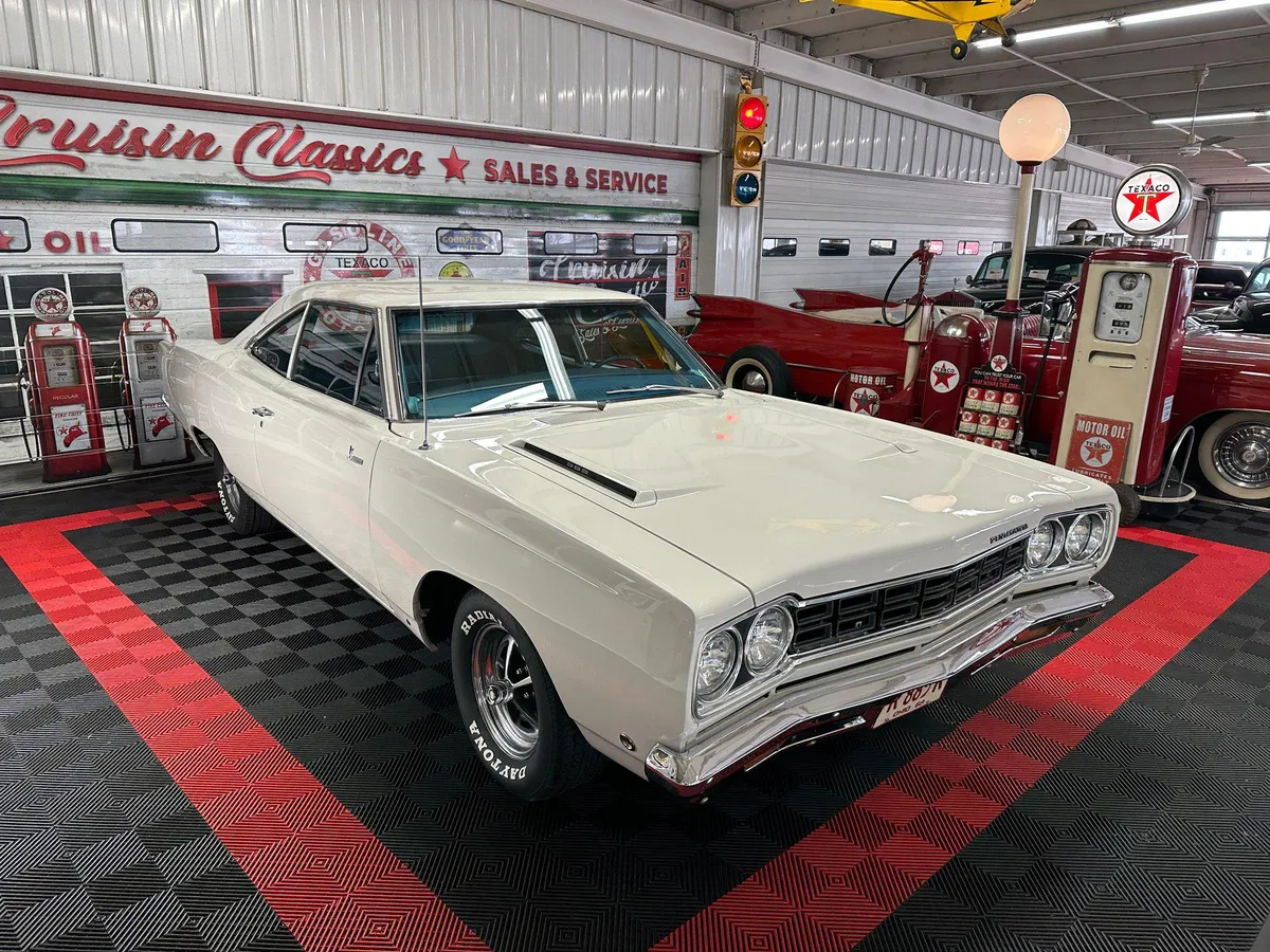 68 Plymouth Road Runner☆HOスロットカー 1968 Plymouth Road Runner