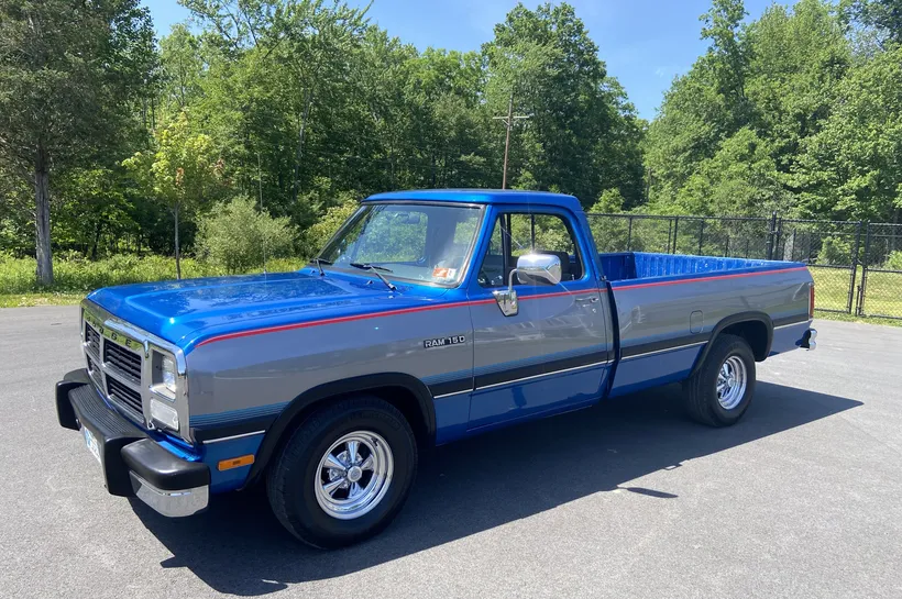 Sold - 1992 Dodge D Series Ram 150 Sweptline 318 V8 Wind Gap