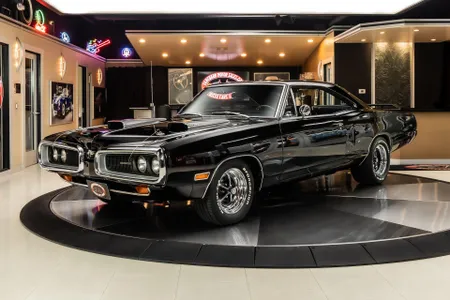 1969 Dodge Super Bee vs Plymouth Road Runner: Muscle Showdown