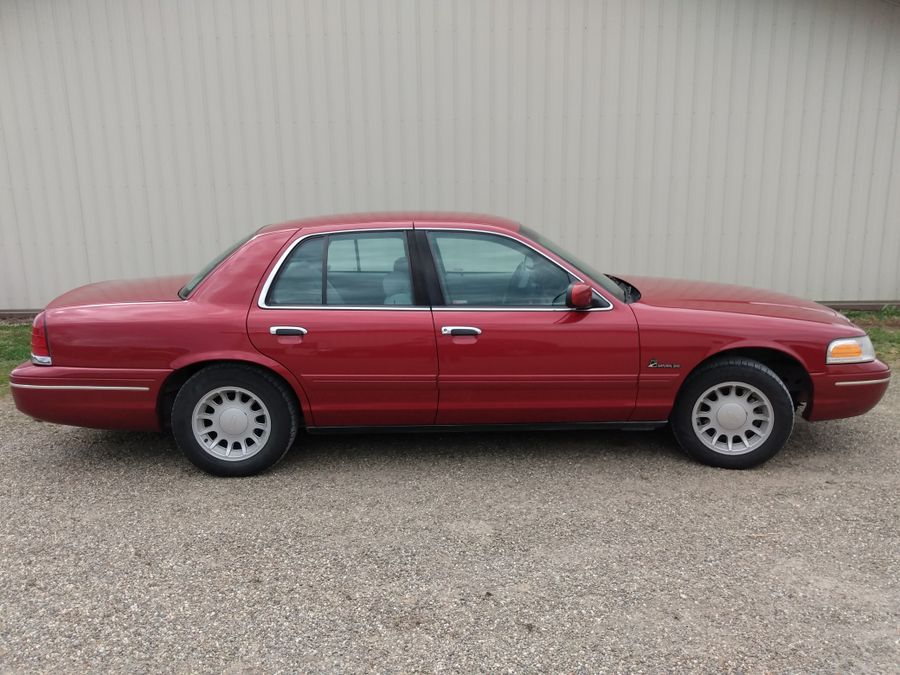 2000 ford crown victoria